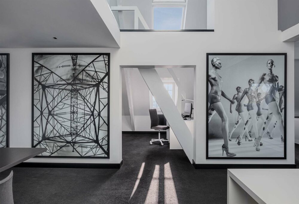 &bdquo;Kunst ist eine Allesk&ouml;nnerin&ldquo; &mdash; Wie Kitzig Design Studios mit Bildern, Fotos und Skulpturen kreative Arbeitsr&auml;ume schafft