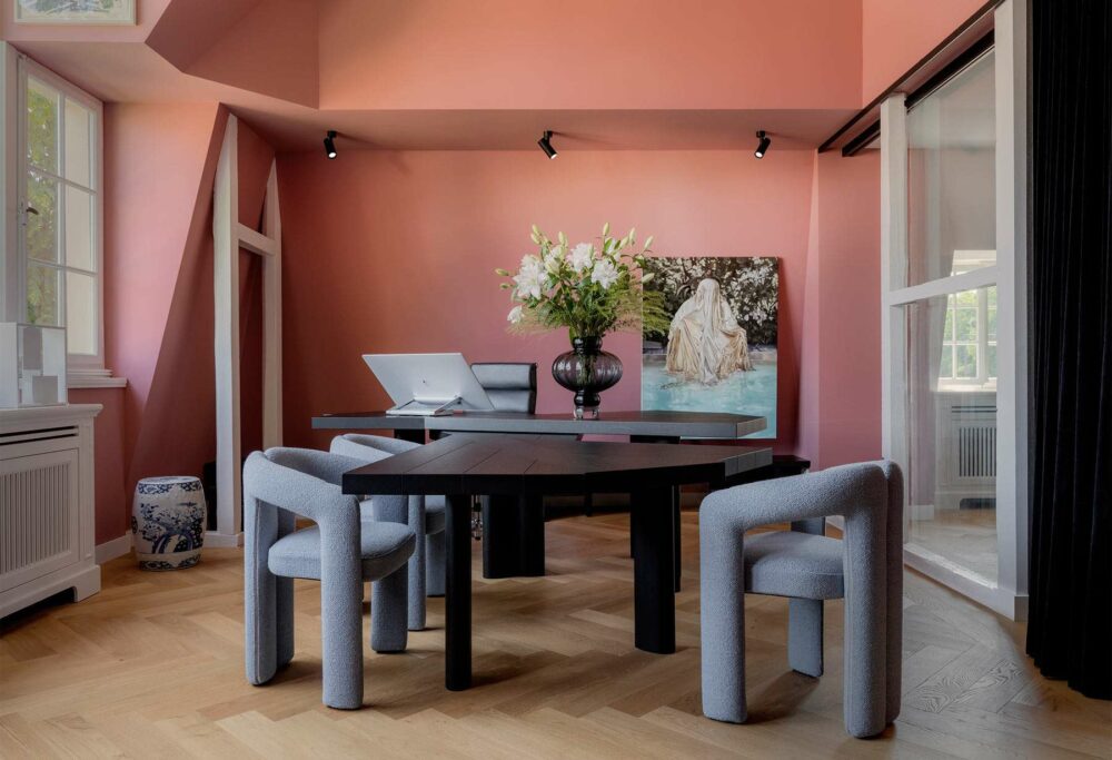 &bdquo;Kunst ist eine Allesk&ouml;nnerin&ldquo; &mdash; Wie Kitzig Design Studios mit Bildern, Fotos und Skulpturen kreative Arbeitsr&auml;ume schafft