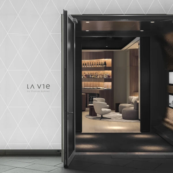 LA VIE by thomas b&uuml;hner in D&uuml;sseldorf er&ouml;ffnet