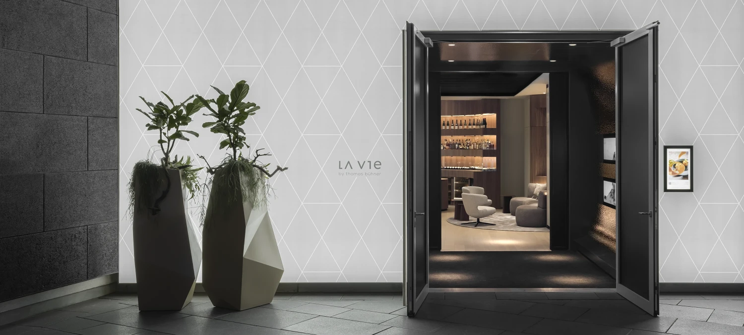 LA VIE by thomas b&uuml;hner in D&uuml;sseldorf er&ouml;ffnet