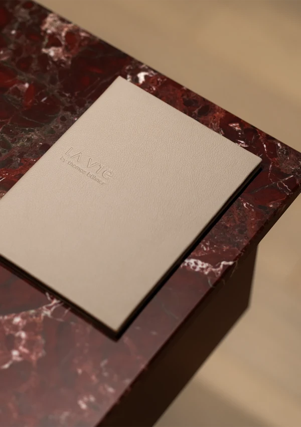 LA VIE by thomas b&uuml;hner in D&uuml;sseldorf er&ouml;ffnet